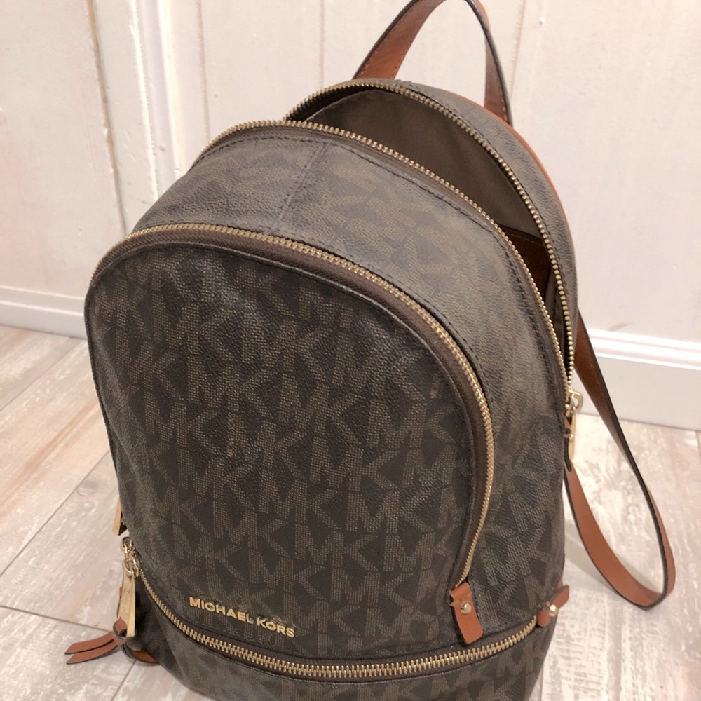 Michael Kors Signature Rhea Zip Medium Backpack